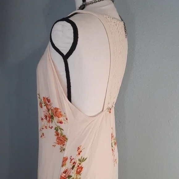 Lovestitch Beige Floral Lace Back Maxi Dress - Picture 3 of 7
